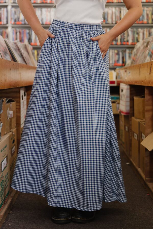 THE MAVIS GINGHAM MAXI SKIRT IN NAVY - Image 2