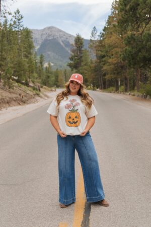 THE PUMPKIN VASE TEE IN IVORY