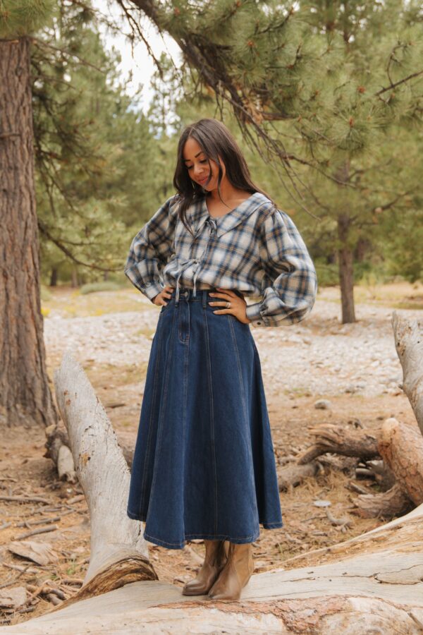 THE JOCELYN MAXI SKIRT IN DARK DENIM - Image 2