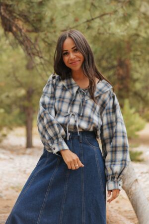 THE MIKAYLA  COLLARED TIE SHIRT IN BLUE
