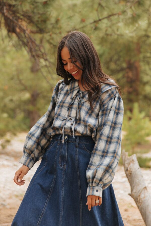 THE MIKAYLA  COLLARED TIE SHIRT IN BLUE - Image 5