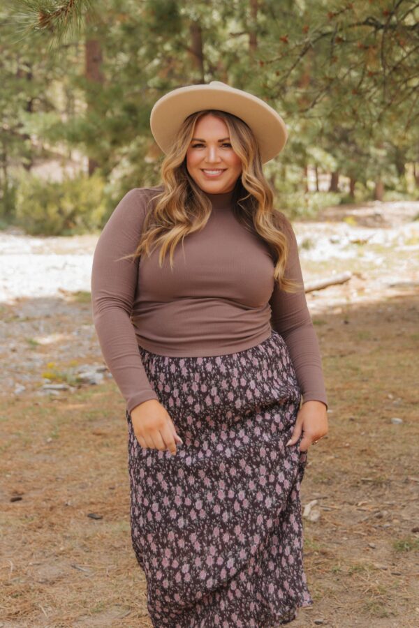 THE RICKIE RUCHED TURTLE NECK IN BROWN - Image 7