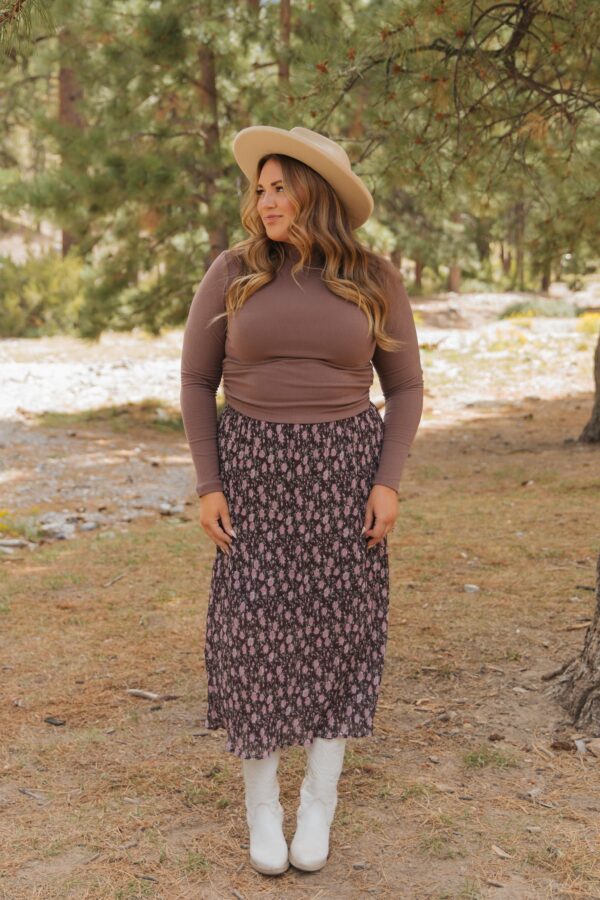 THE RICKIE RUCHED TURTLE NECK IN BROWN - Image 8