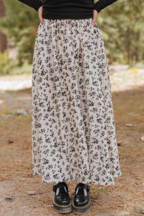 THE ILA FLORAL MIDI SKIRT IN CREAM - Image 2