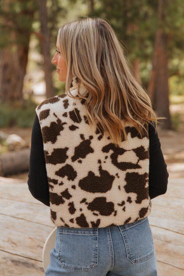 THE CRICKET COW PRINT VEST IN CREAM - Image 4