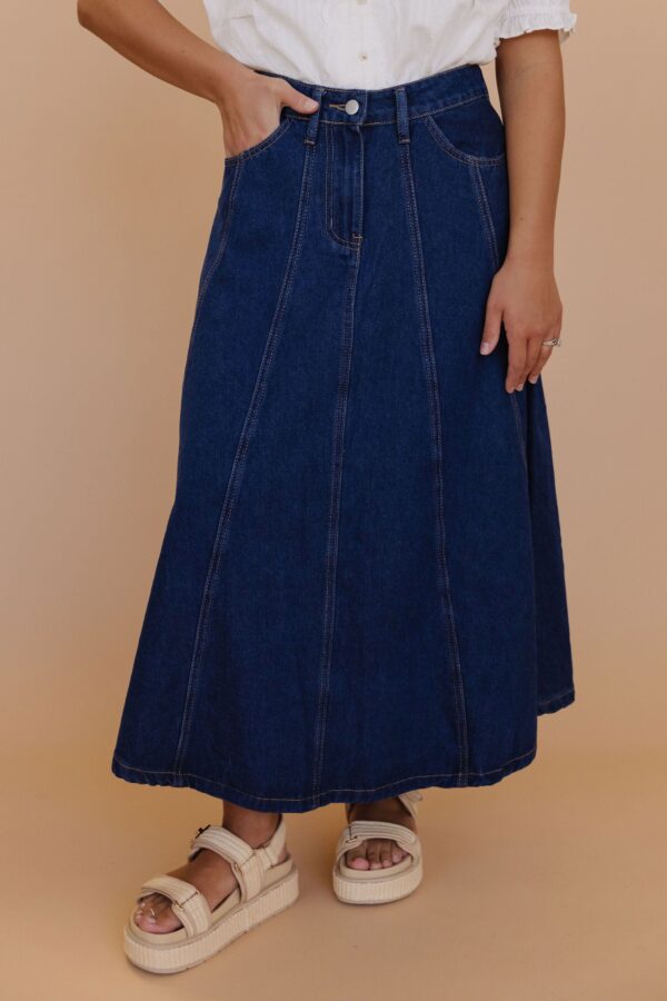 THE JOCELYN MAXI SKIRT IN DARK DENIM - Image 3