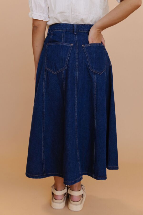 THE JOCELYN MAXI SKIRT IN DARK DENIM - Image 7