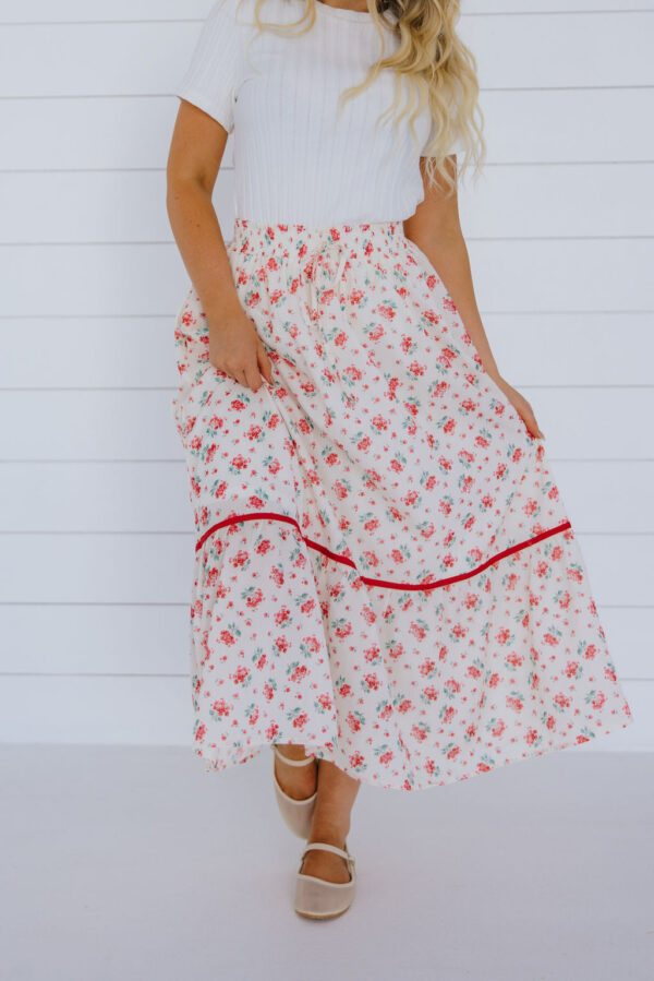THE TAYDEN FLORAL MIDI SKIRT IN RED - Image 3